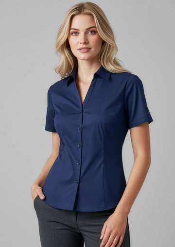Womens Metro Short Sleeve Shirt ||SRC=https://cdn.fashionbizapps.nz/honeybee/images/LB7301_Talent_Navy_01_EEkSJWz.jpg