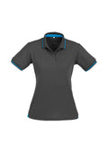 Womens Jet Short Sleeve Polo - Steel Grey/Cyan ||SRC=https://cdn.fashionbizapps.nz/honeybee/images/P226LS_bProduct_SteelGrey_Cyan_01_XMY1A4V.jpg