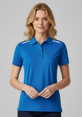 Womens Sonar Short Sleeve Polo ||SRC=https://cdn.fashionbizapps.nz/honeybee/images/P901LS_Talent_Royal_White_01_R_rCxvqLx.jpg